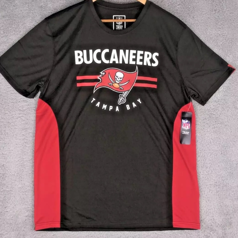 *NWT* Men NFL Tampa Bay Buccaneers Team Apparel T Shirt